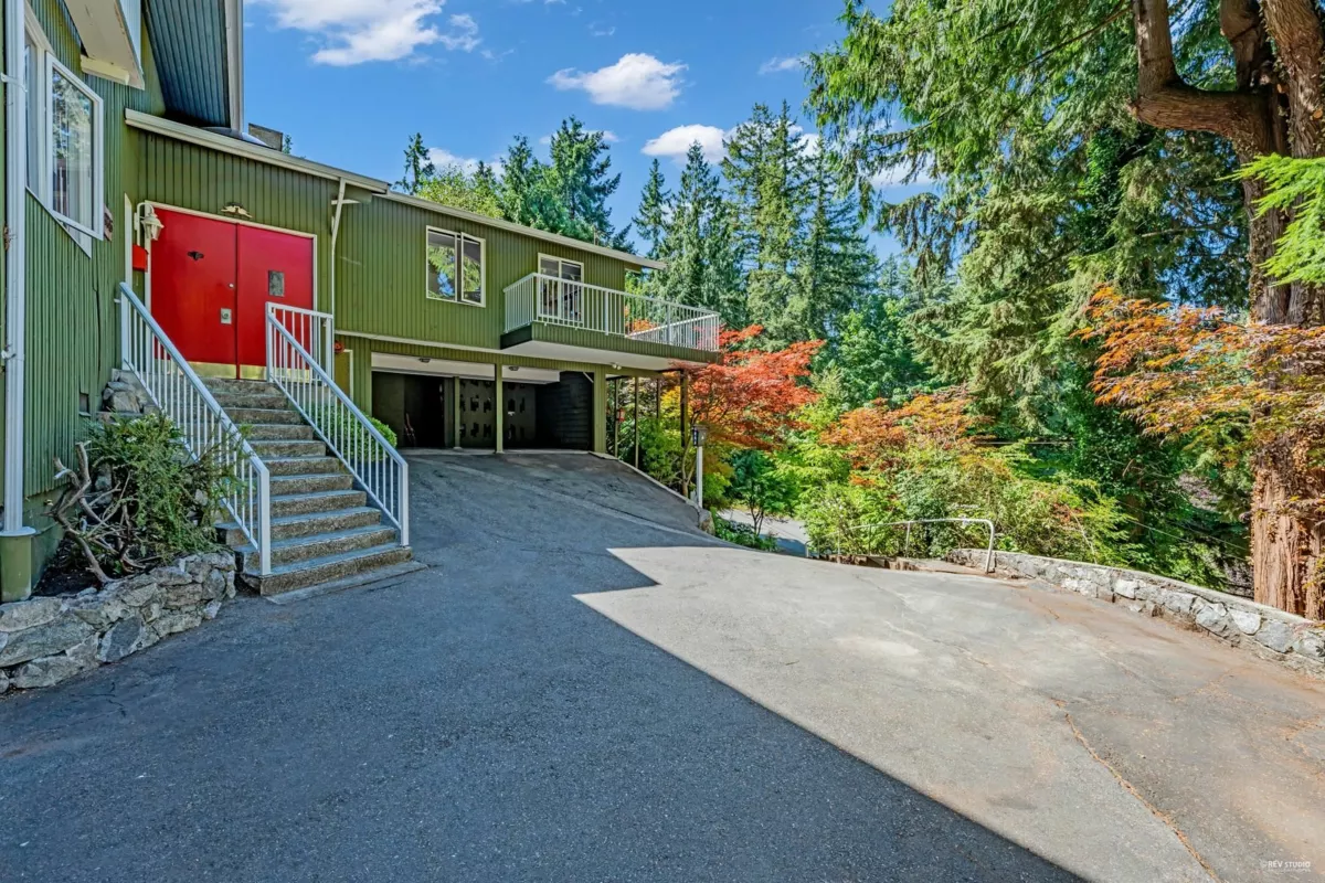 Outdoor Kitchen Photo of 3845 Bayridge Avenue, West Vancouver, BC