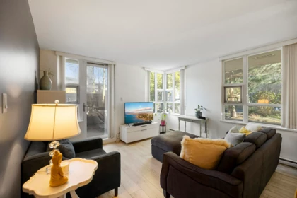 302 2200 Douglas Road, Burnaby, BC, Burnaby — Apartment/Condo for sale