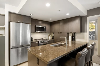 302 2200 Douglas Road, Burnaby, BC, Burnaby — Apartment/Condo for sale