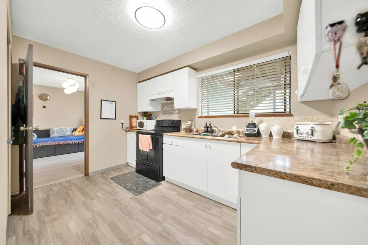 Basement Recreation Room Photo of 11918 72a Avenue, Delta, BC