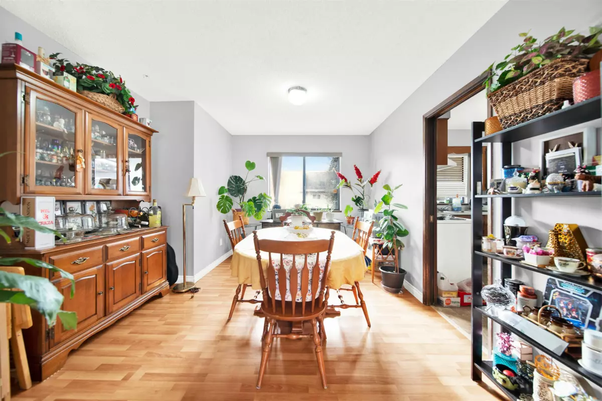 Dining Area Photo of 11918 72a Avenue, Delta, BC