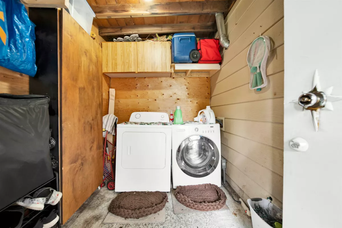 Entry Foyer Photo of 11918 72a Avenue, Delta, BC