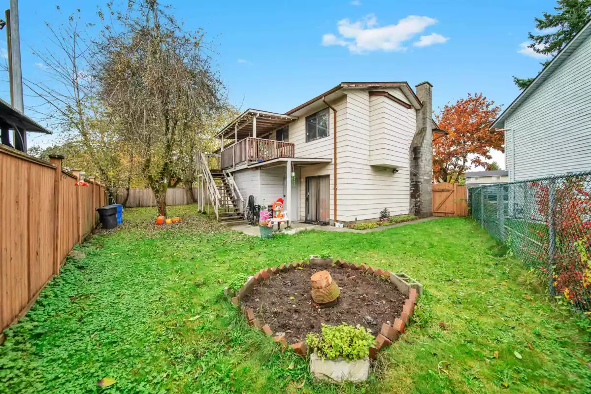 Garage Interior Photo of 11918 72a Avenue, Delta, BC