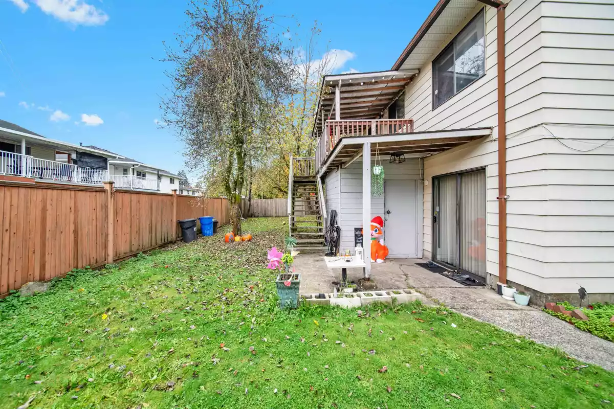Hallway Photo of 11918 72a Avenue, Delta, BC