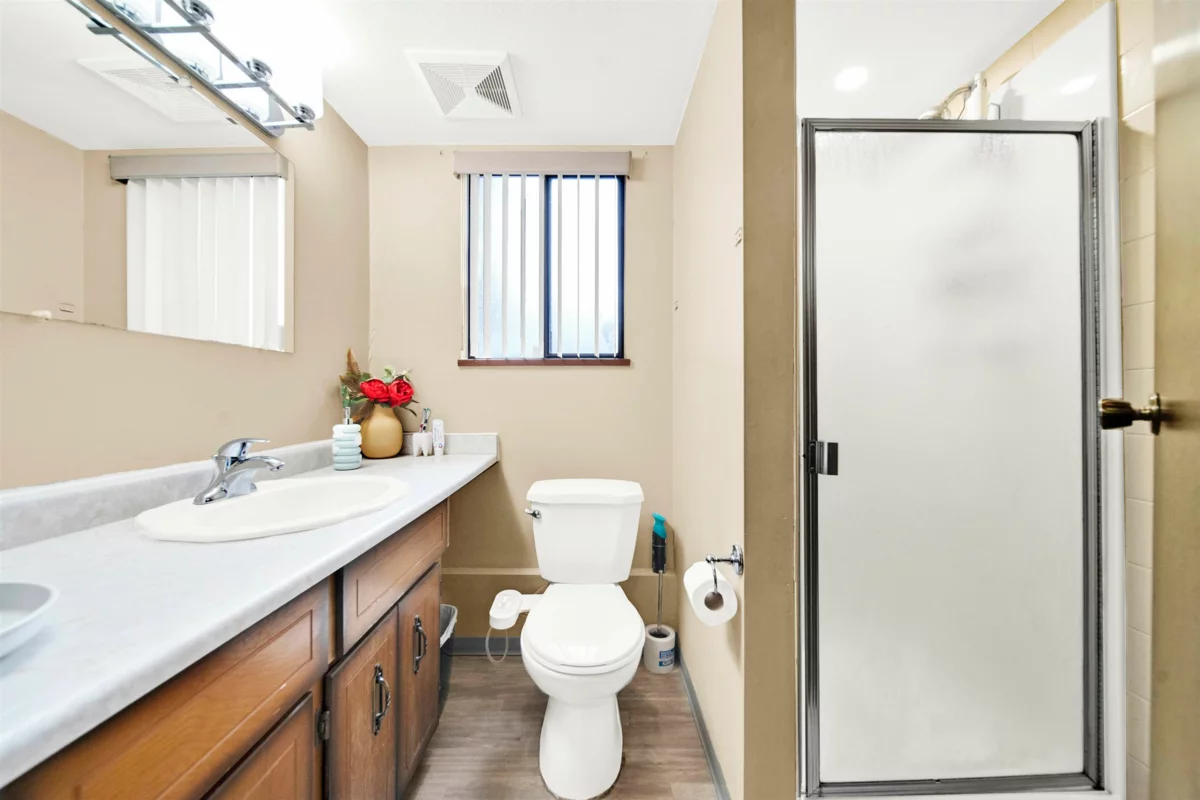 Laundry Room Photo of 11918 72a Avenue, Delta, BC