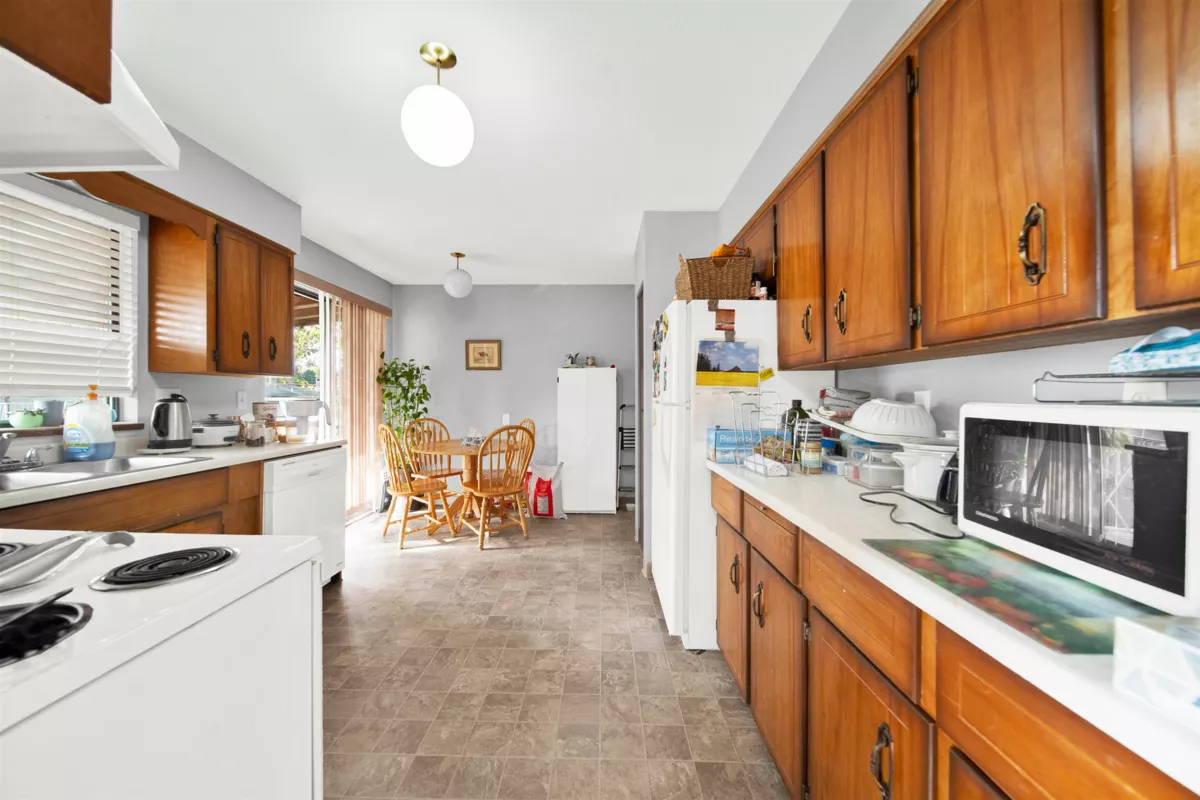 Pantry Photo of 11918 72a Avenue, Delta, BC