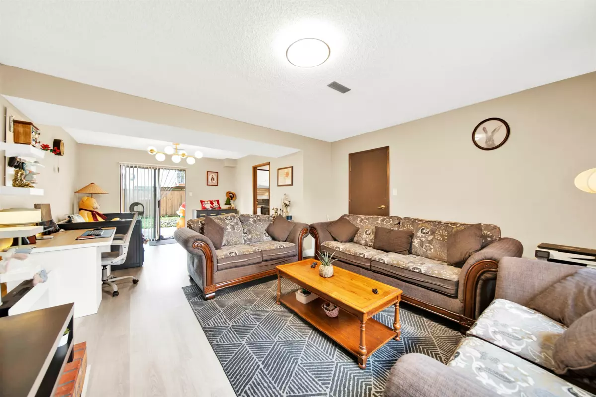 Powder Room Photo of 11918 72a Avenue, Delta, BC