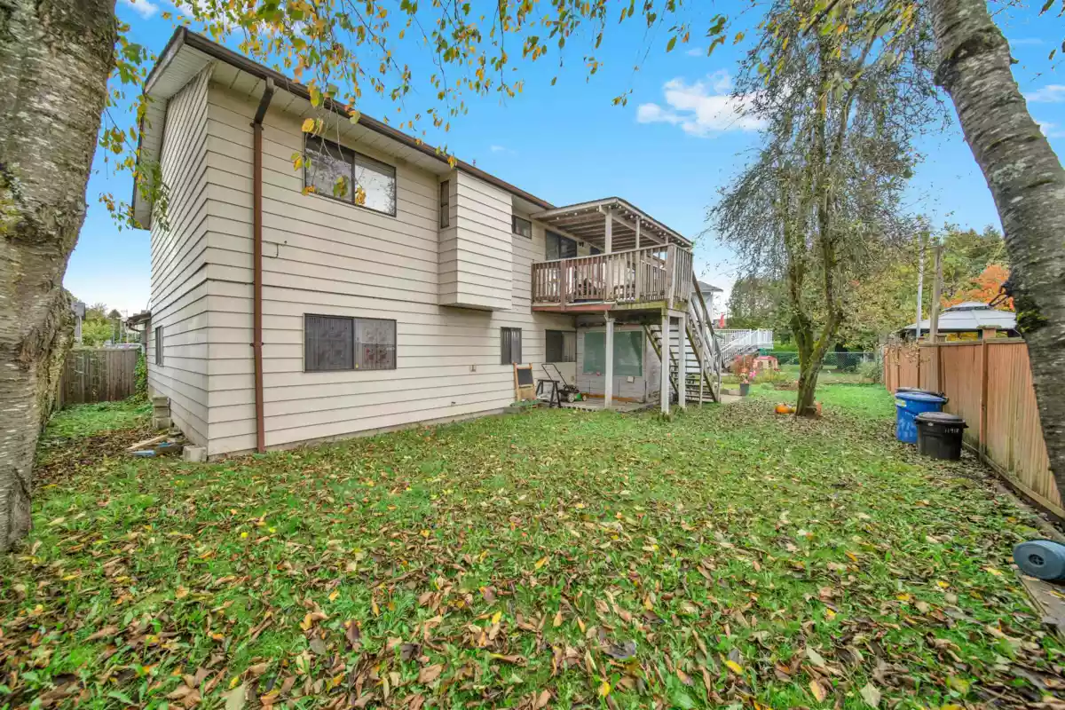 Staircase Photo of 11918 72a Avenue, Delta, BC