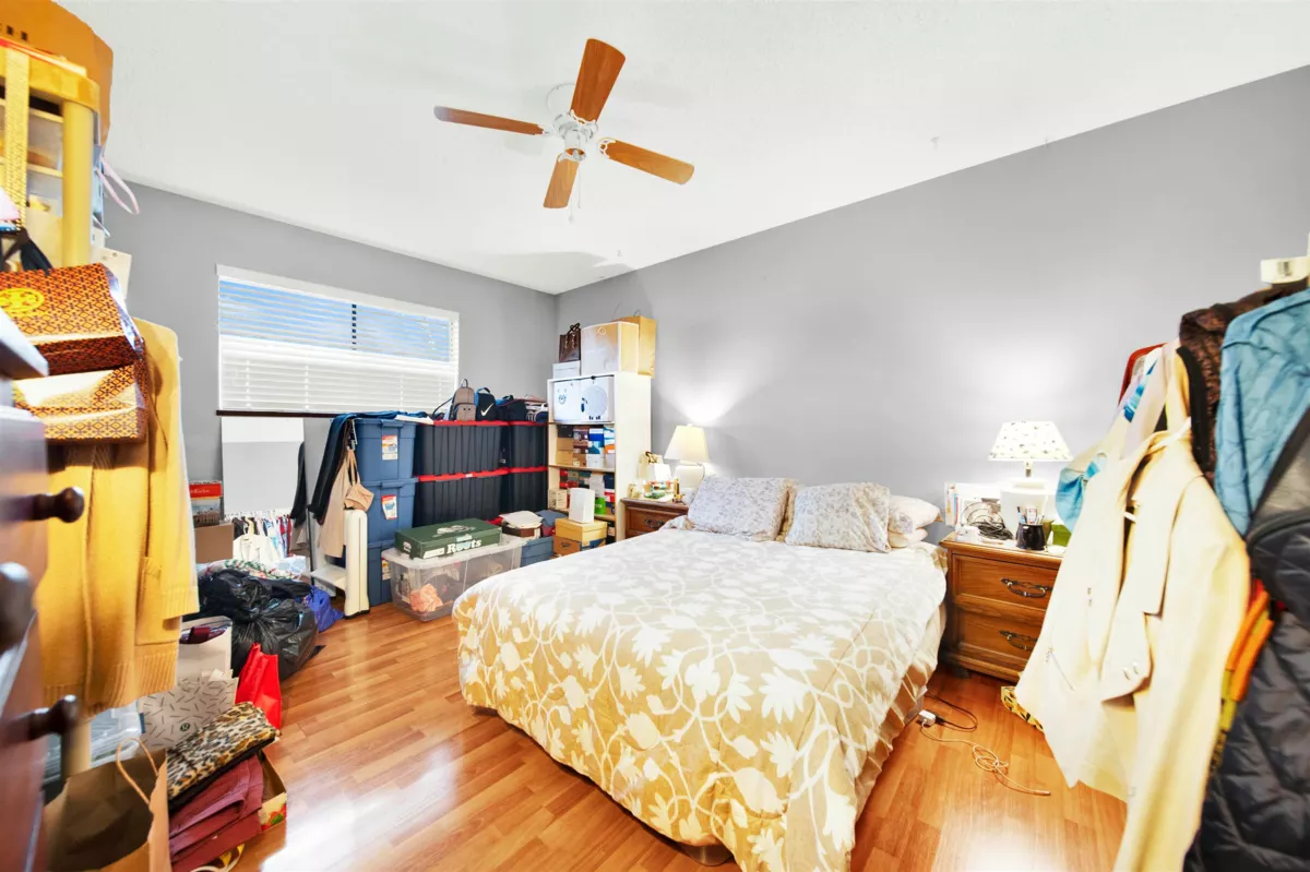 Walk-In Closet Photo of 11918 72a Avenue, Delta, BC