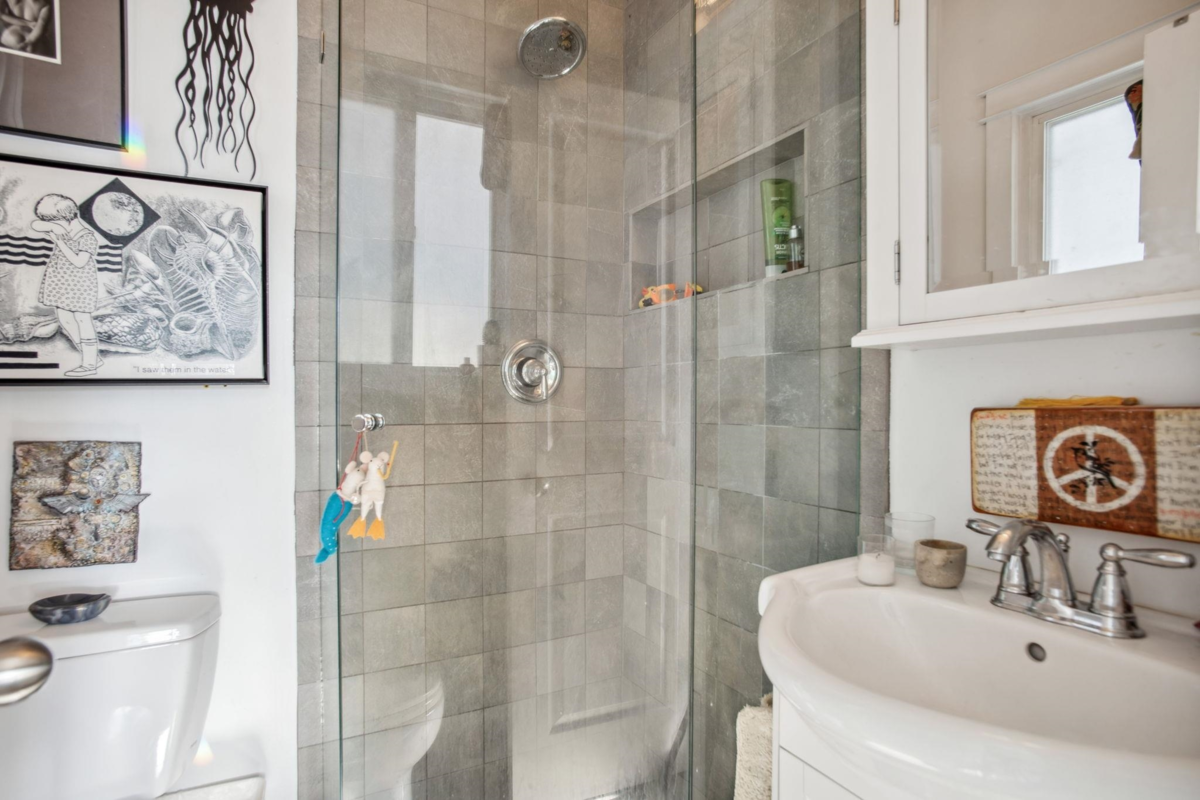 Primary Bathroom Photo of 3617 Adanac Street, Vancouver, BC