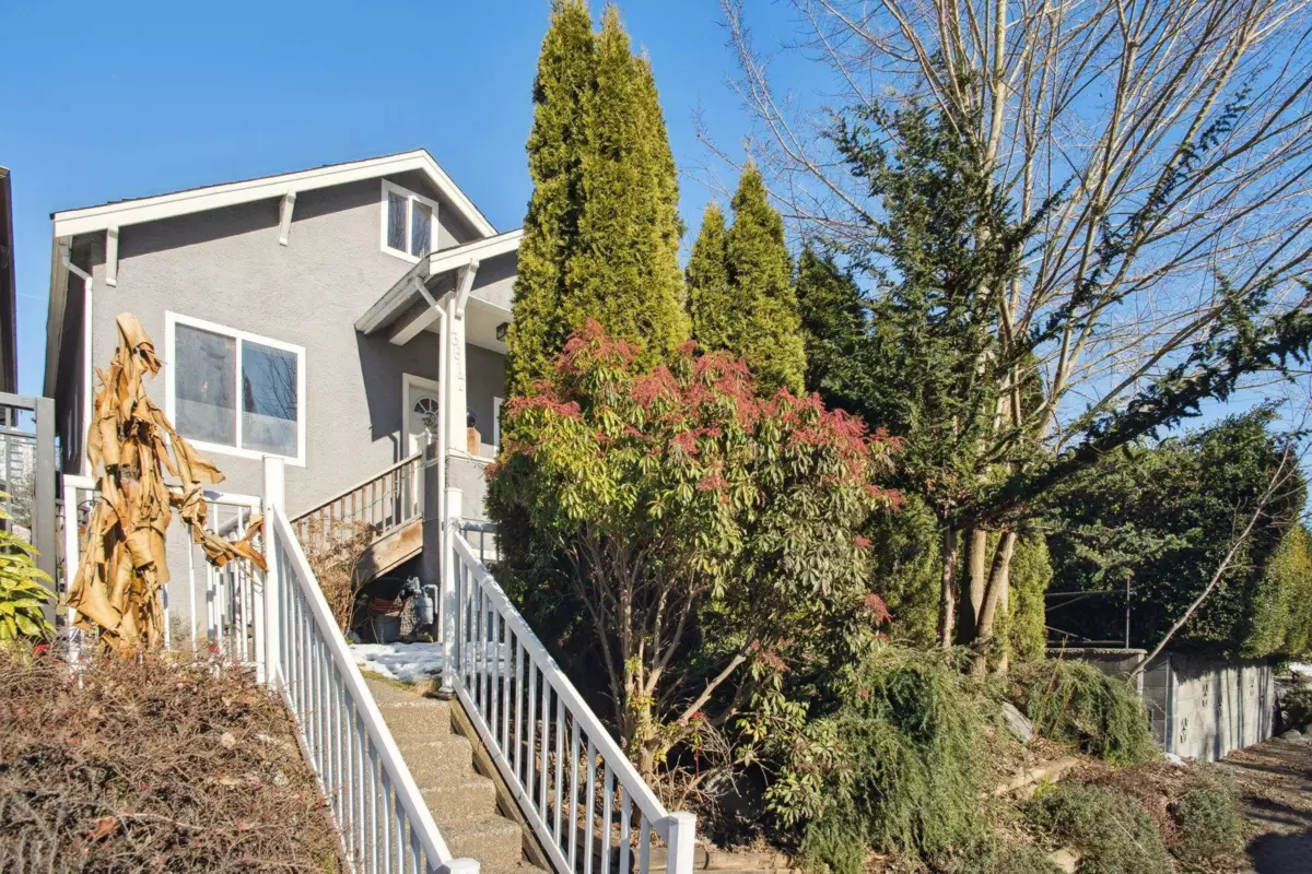 Staircase Photo of 3617 Adanac Street, Vancouver, BC