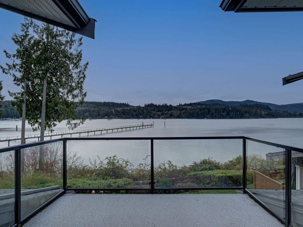 Backyard Photo of 5917 Beachgate Lane, Sechelt, BC