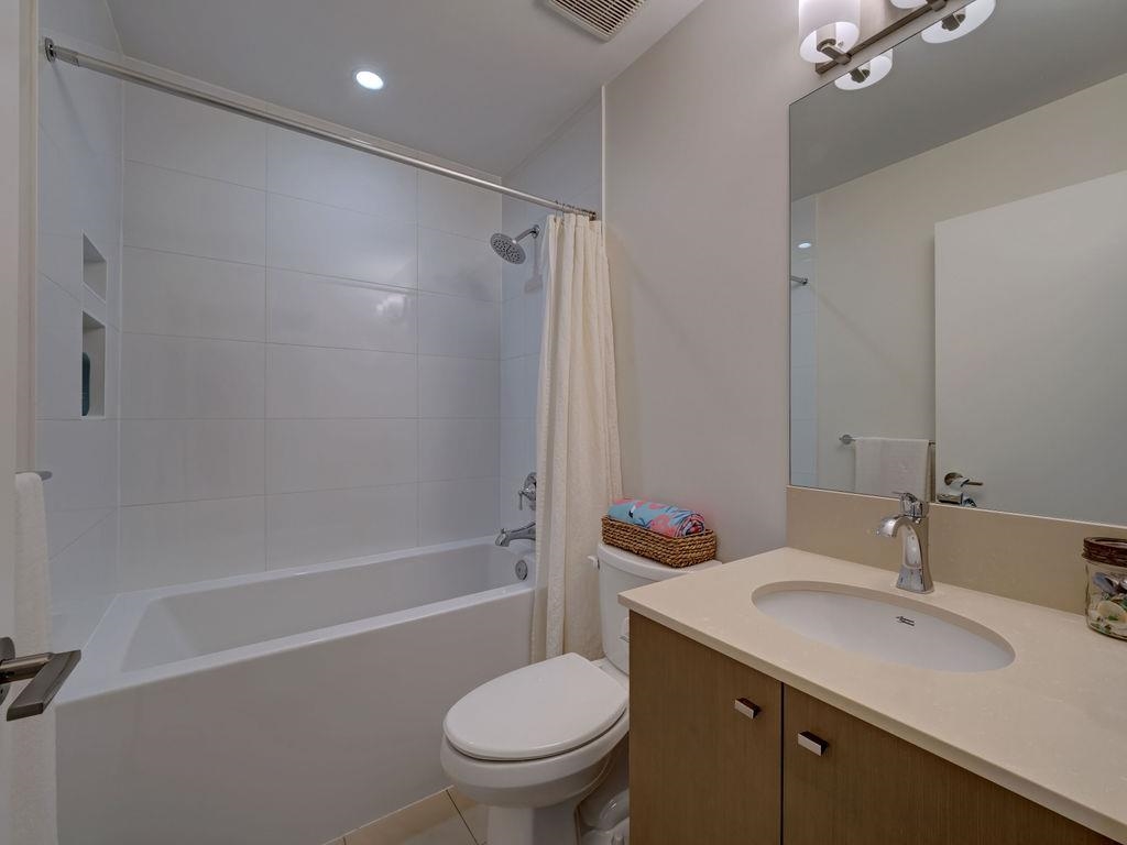 Entry Foyer Photo of 5917 Beachgate Lane, Sechelt, BC