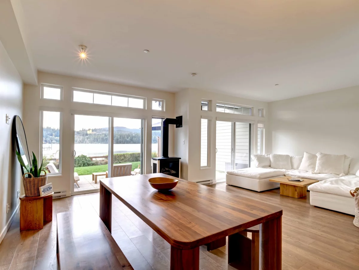 Living Room Photo of 5917 Beachgate Lane, Sechelt, BC