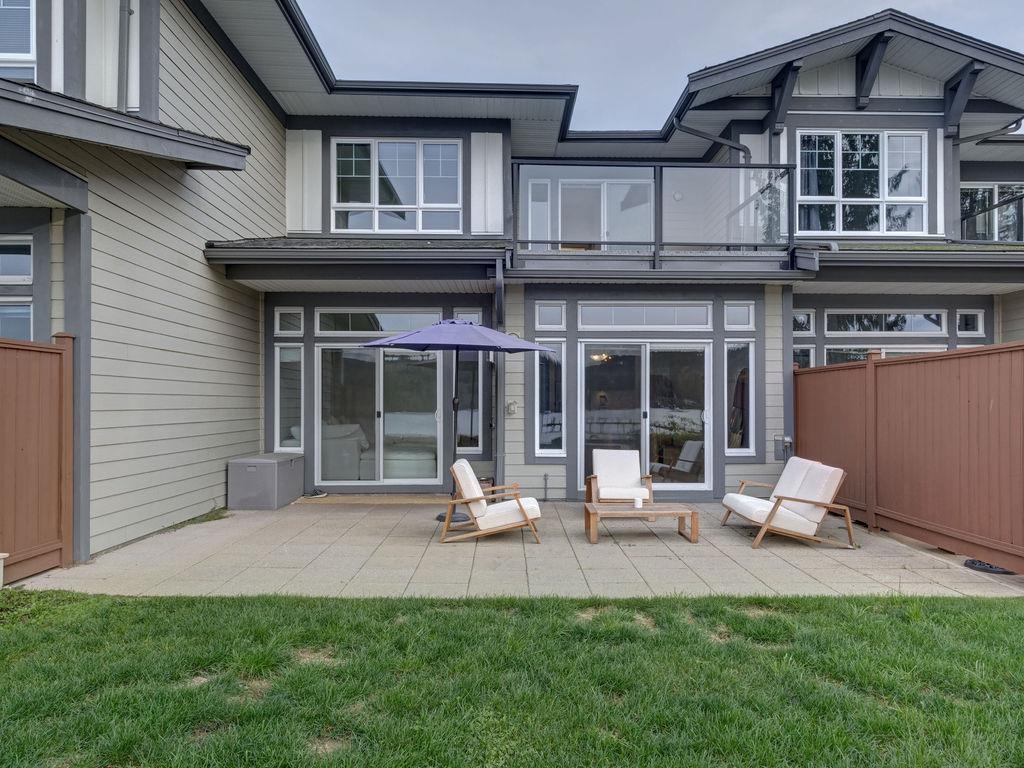 Swimming Pool Photo of 5917 Beachgate Lane, Sechelt, BC