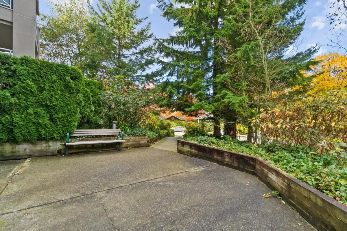 Backyard Photo of 101 15150 29a Avenue, Surrey, BC