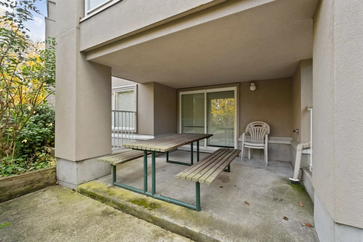 Front Yard Photo of 101 15150 29a Avenue, Surrey, BC