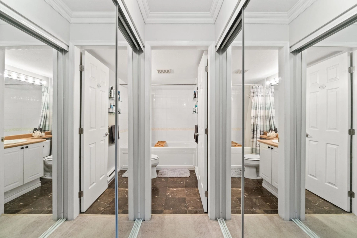 Guest Bathroom Photo of 101 15150 29a Avenue, Surrey, BC