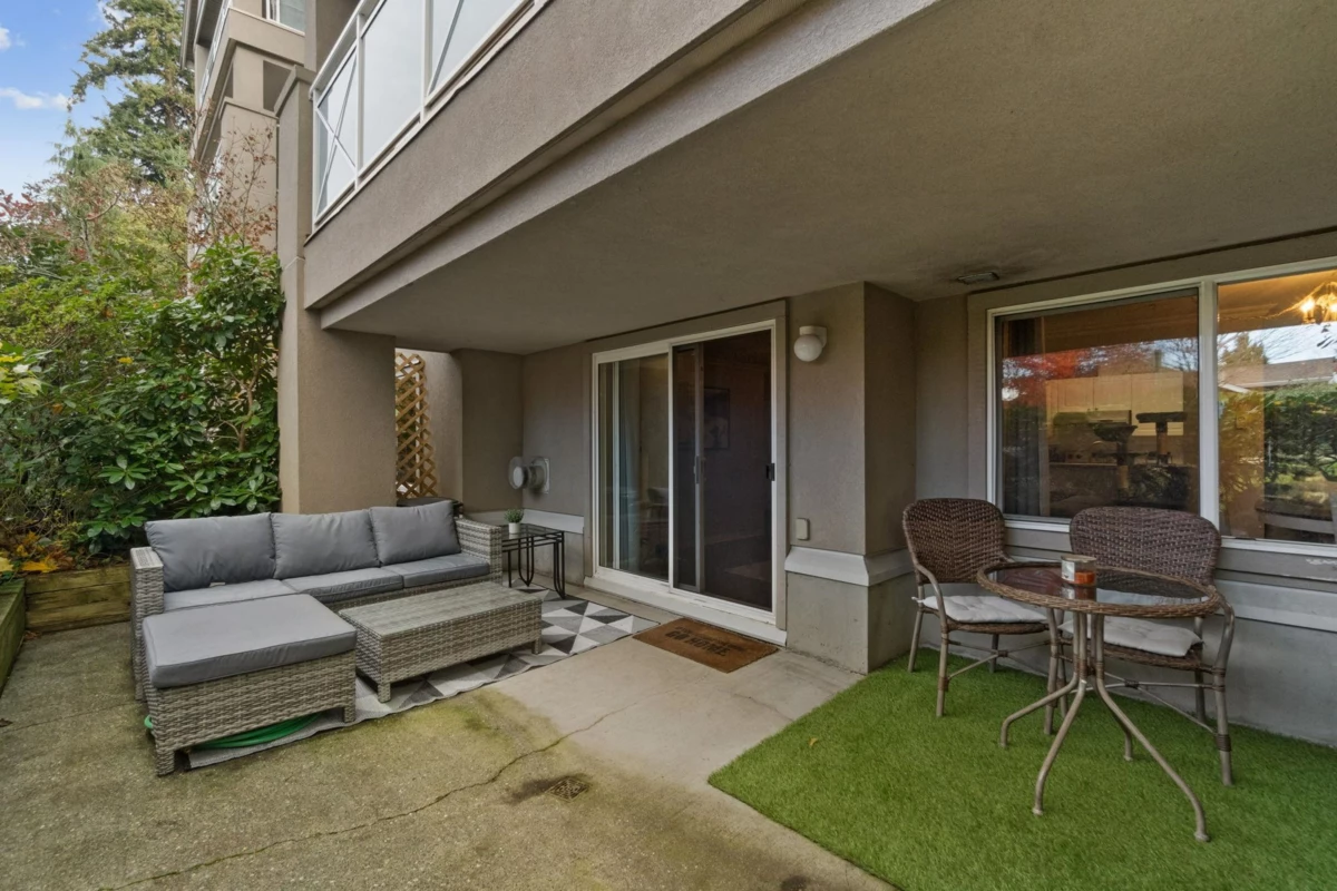 Hallway Photo of 101 15150 29a Avenue, Surrey, BC