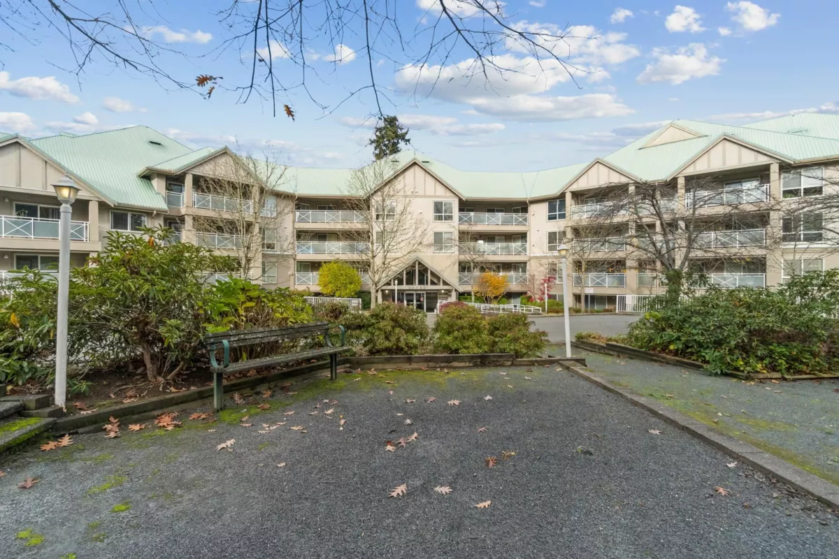 Hot Tub / Spa Photo of 101 15150 29a Avenue, Surrey, BC