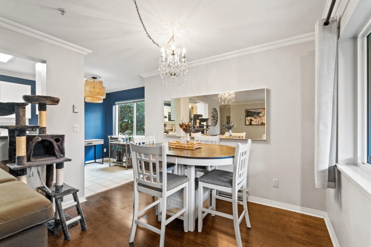 Kitchen Island Photo of 101 15150 29a Avenue, Surrey, BC