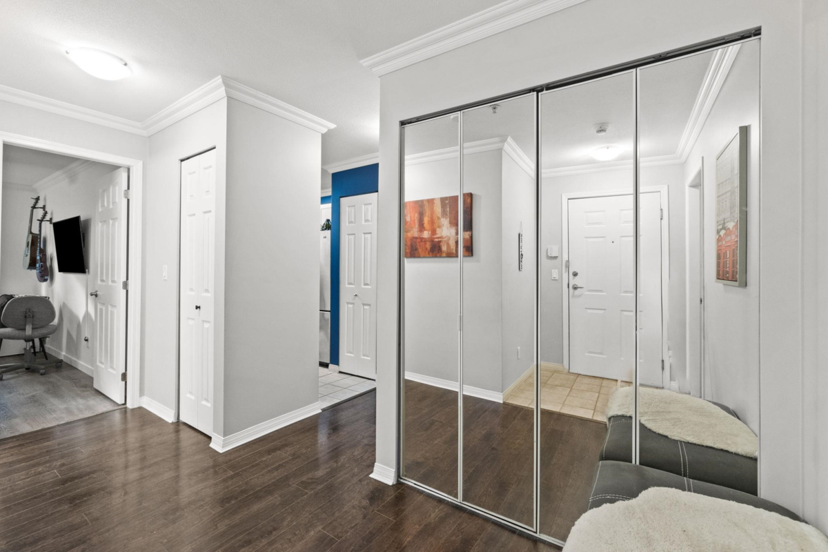 Mudroom Photo of 101 15150 29a Avenue, Surrey, BC