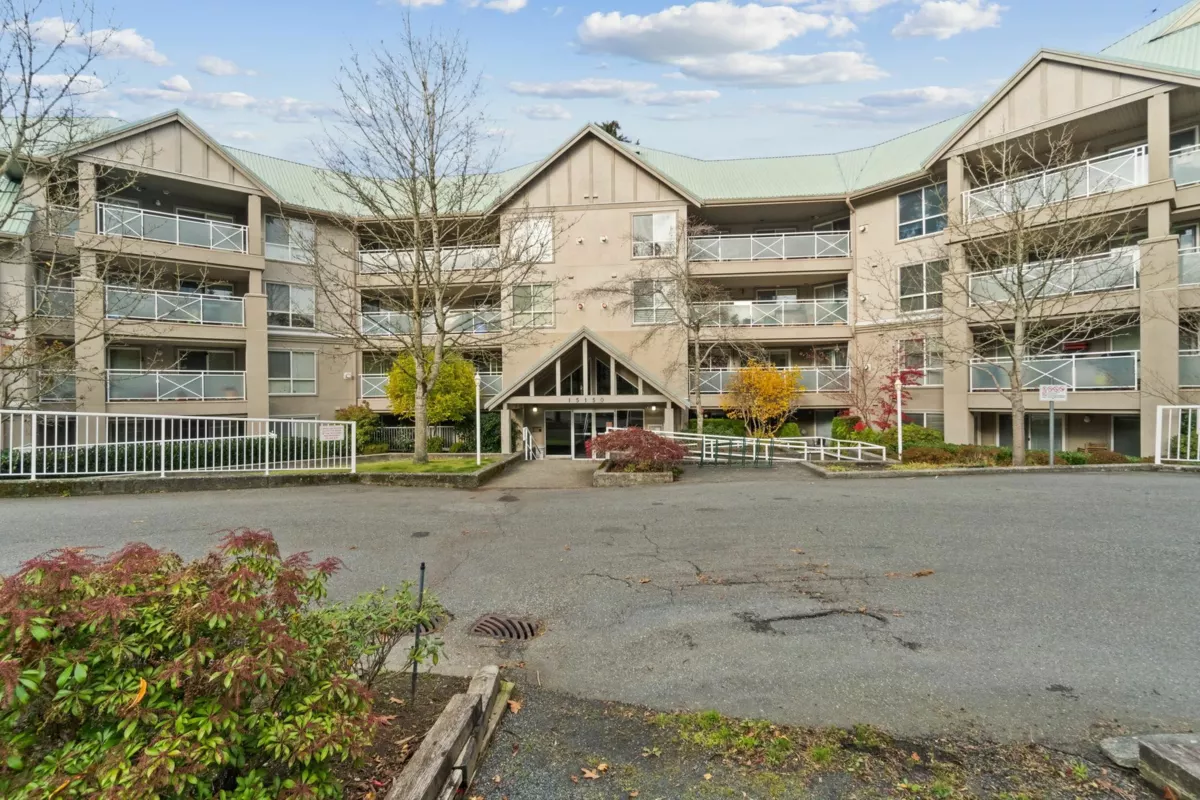 Swimming Pool Photo of 101 15150 29a Avenue, Surrey, BC