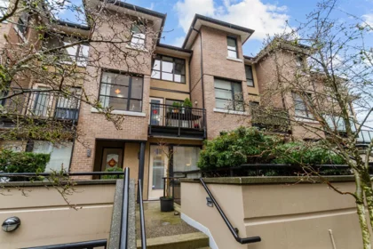 25 1863 Wesbrook Mall, Vancouver, BC, Vancouver — Townhouse for sale