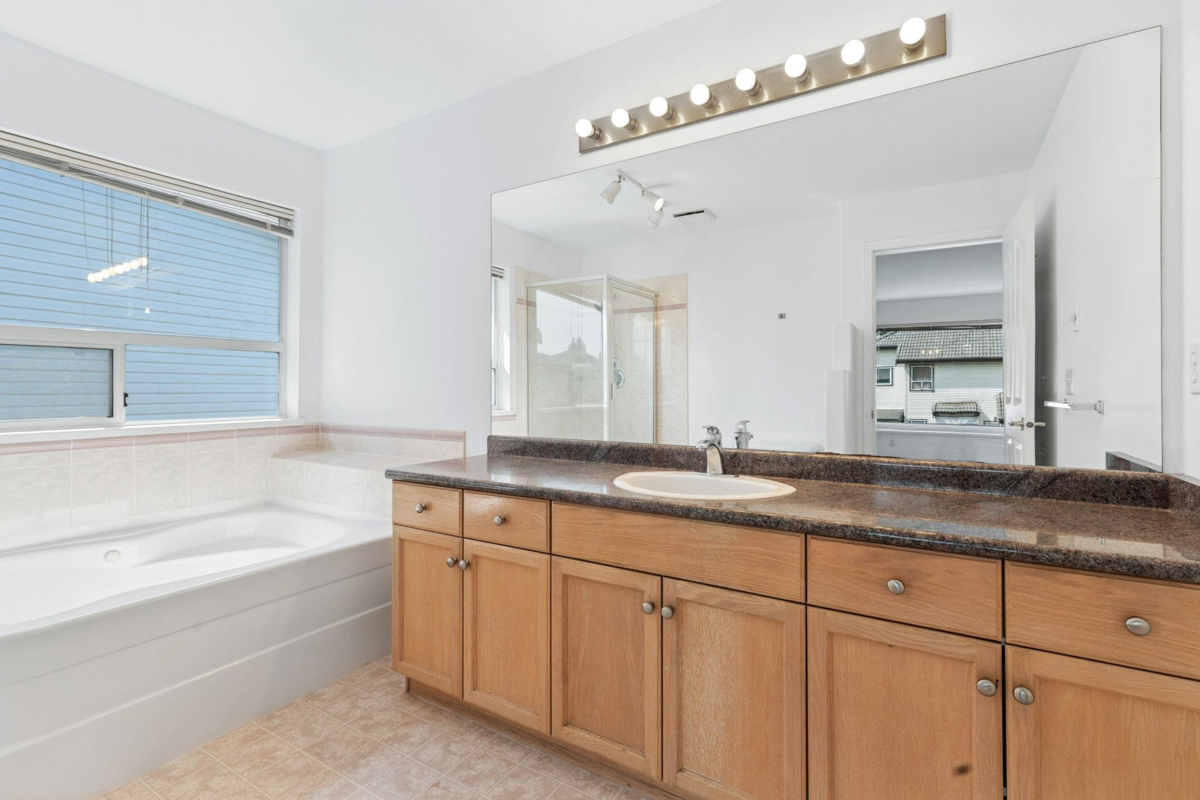 Entry Foyer Photo of 1239 Thames Close, Port Coquitlam, BC