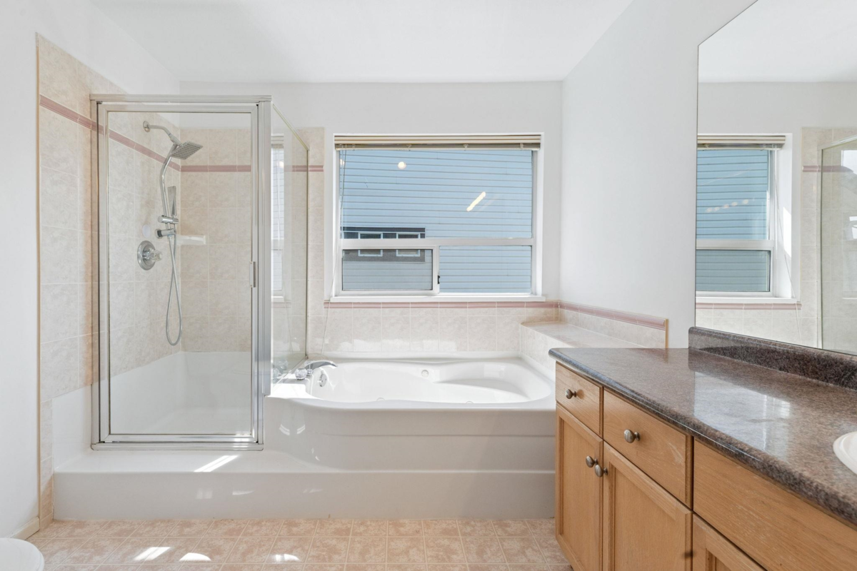 Hallway Photo of 1239 Thames Close, Port Coquitlam, BC