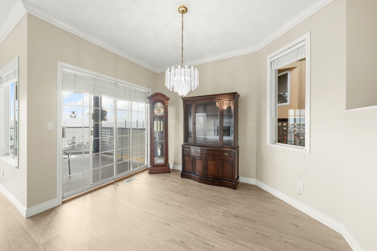 Breakfast Nook Photo of 14786 Upper Roper Avenue, White Rock, BC