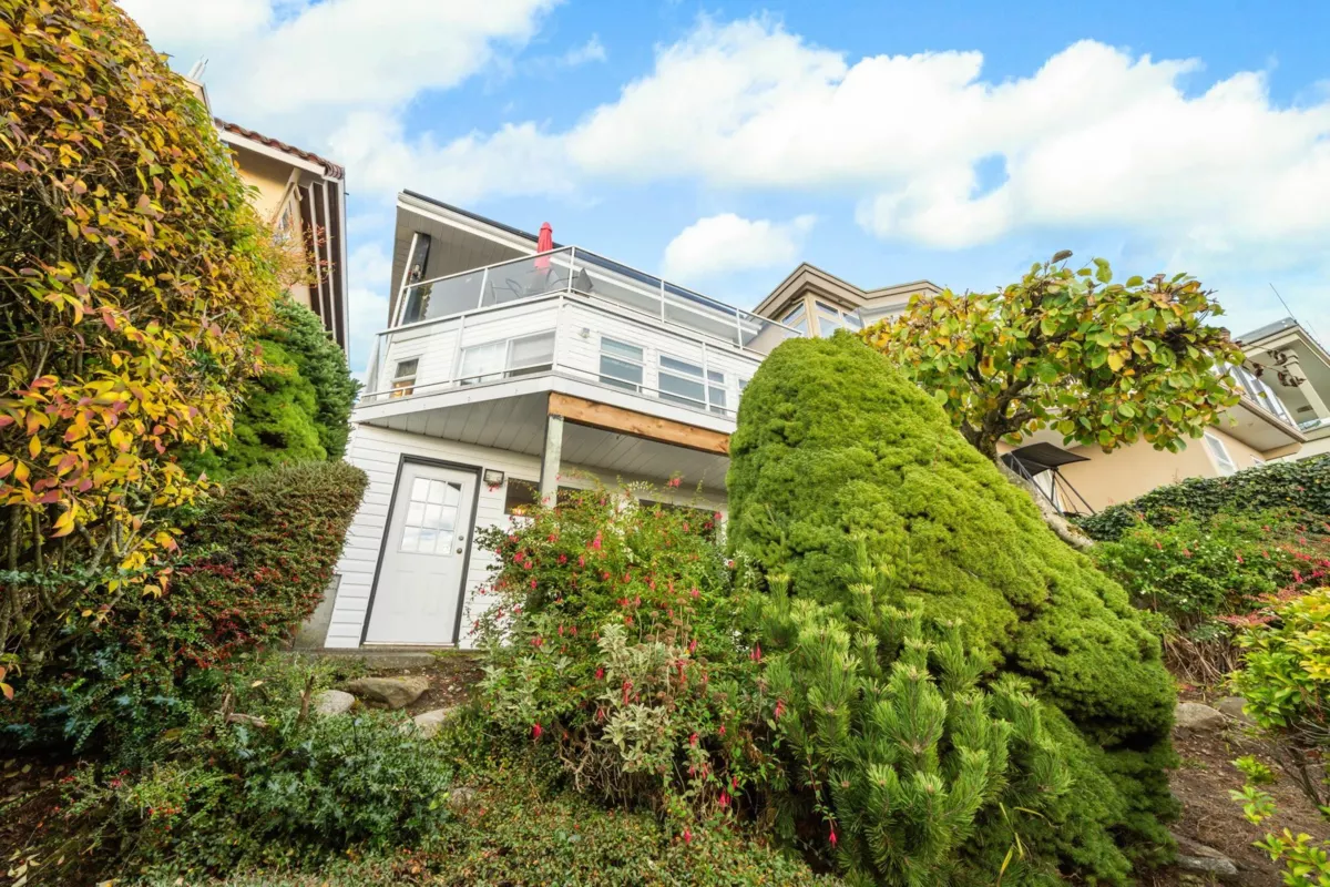 Dining Area Photo of 14786 Upper Roper Avenue, White Rock, BC