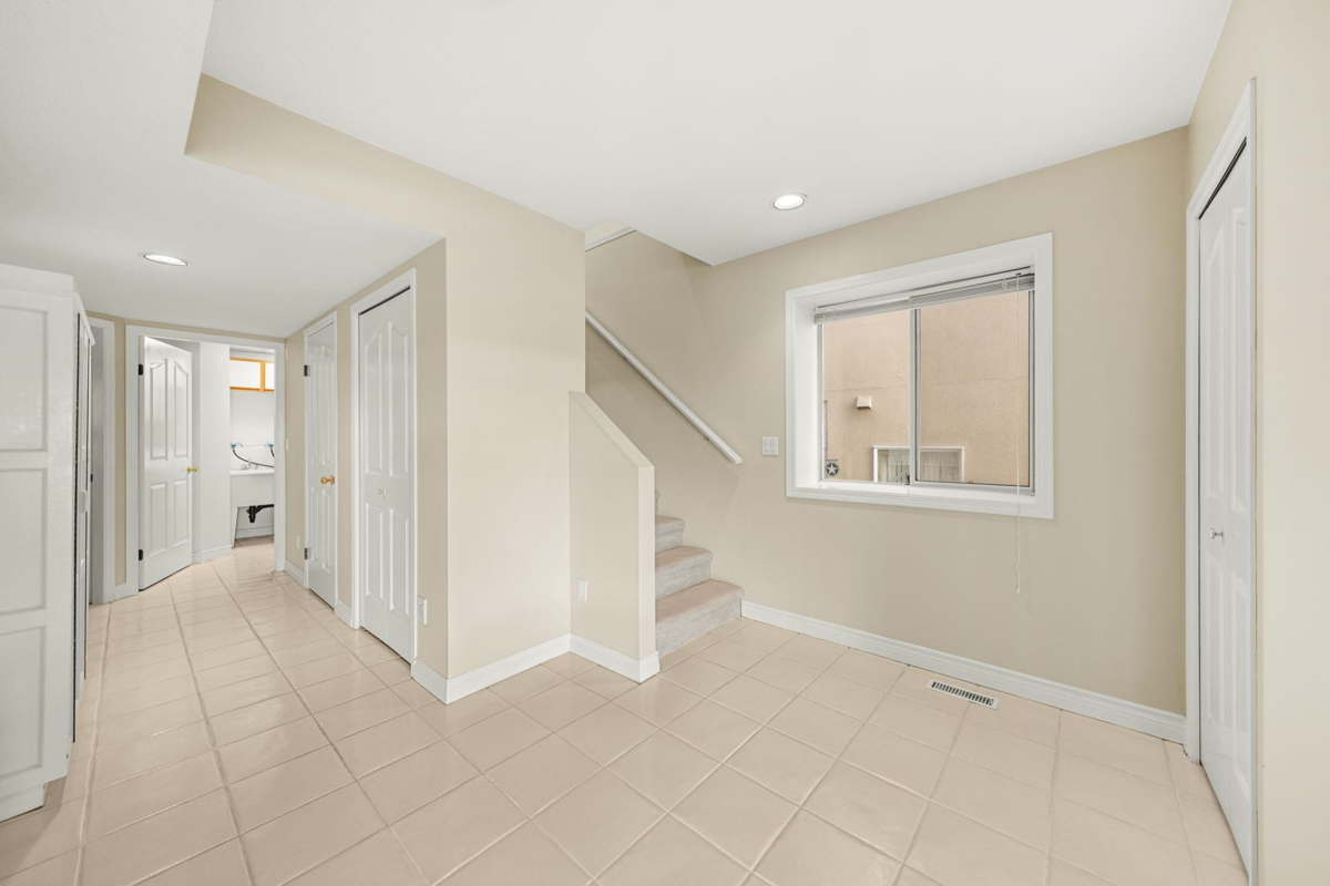 Hallway Photo of 14786 Upper Roper Avenue, White Rock, BC
