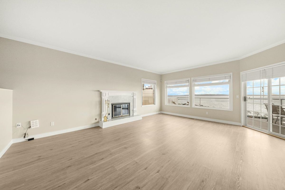 Kitchen Island Photo of 14786 Upper Roper Avenue, White Rock, BC