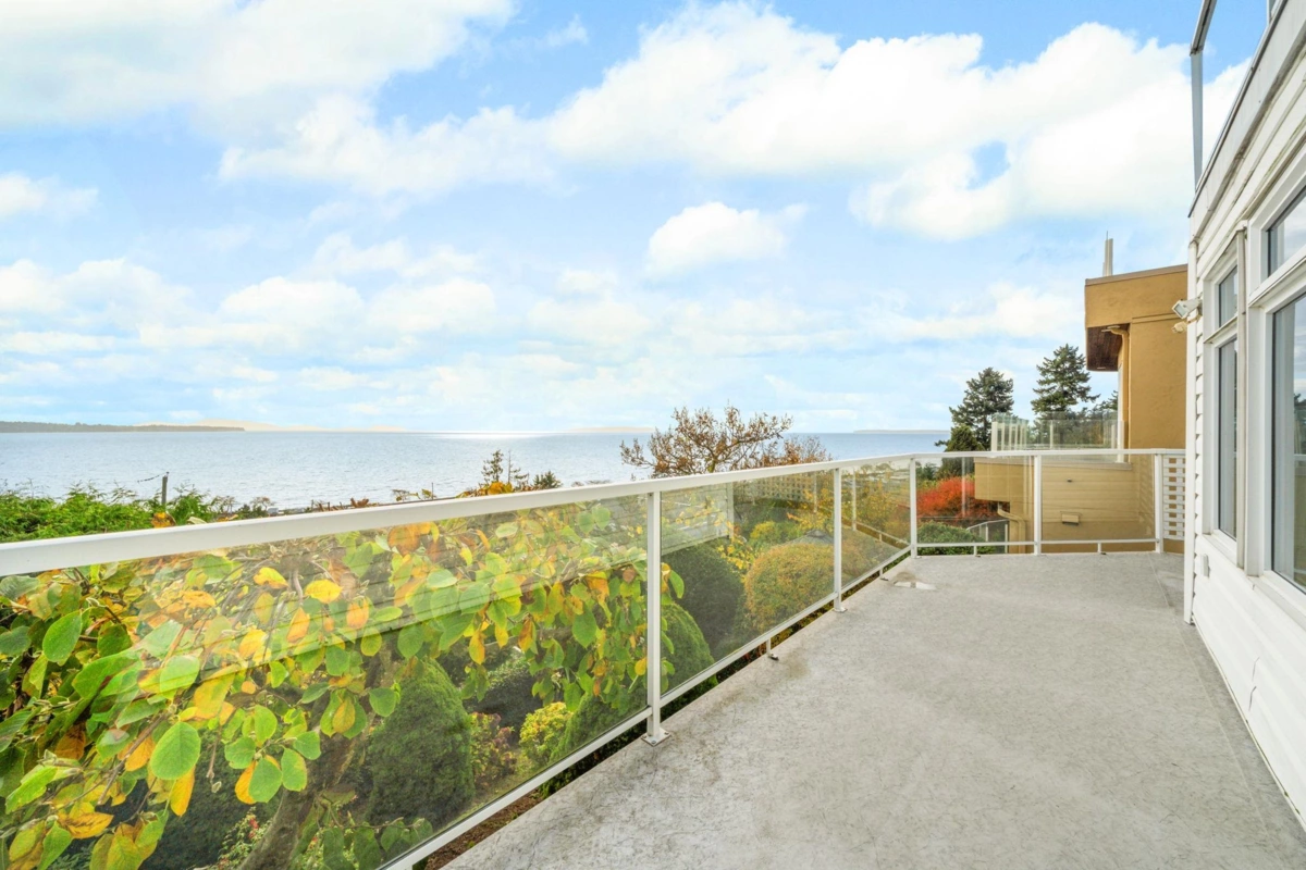 Laundry Room Photo of 14786 Upper Roper Avenue, White Rock, BC