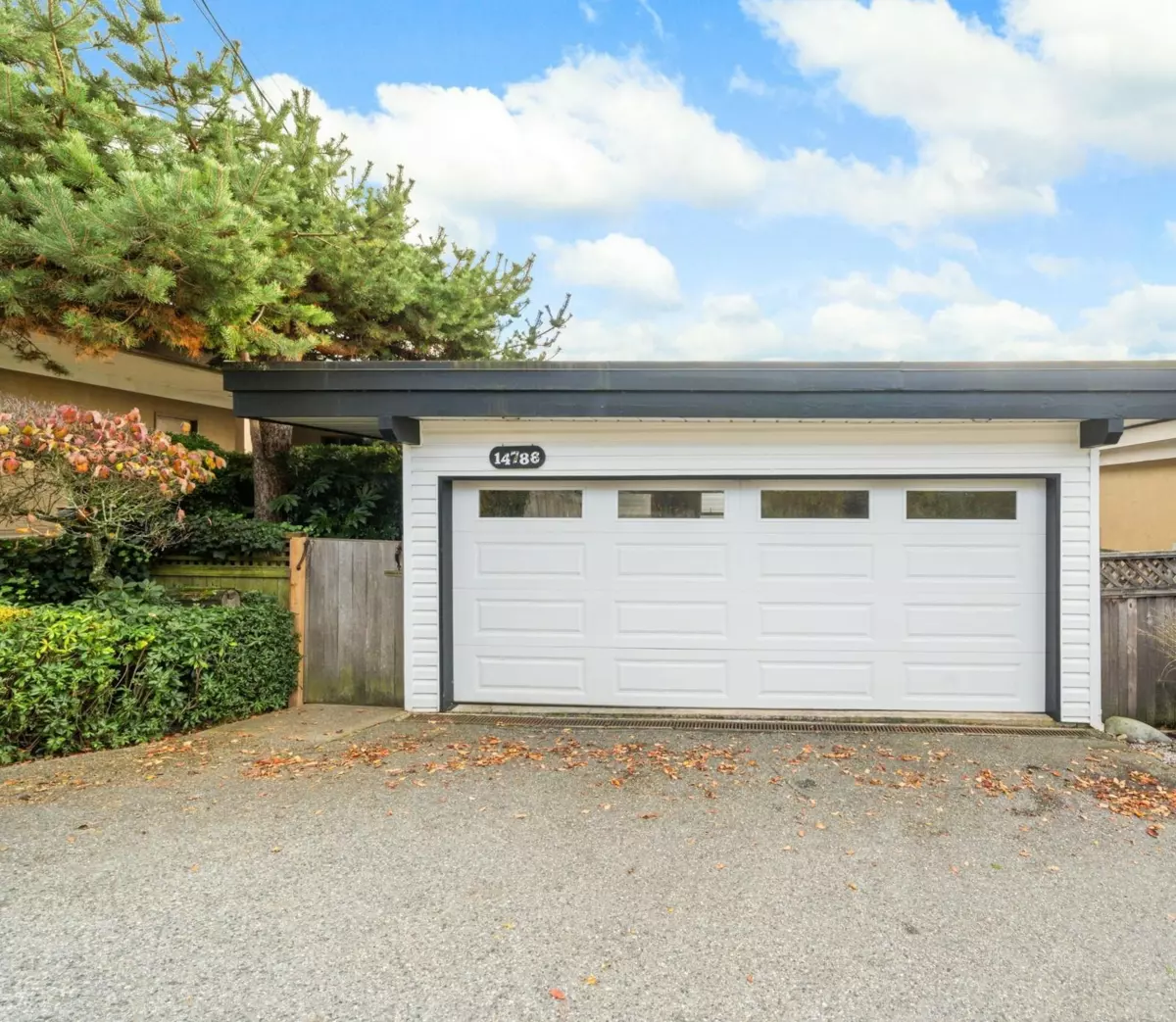 Living Room Photo of 14786 Upper Roper Avenue, White Rock, BC