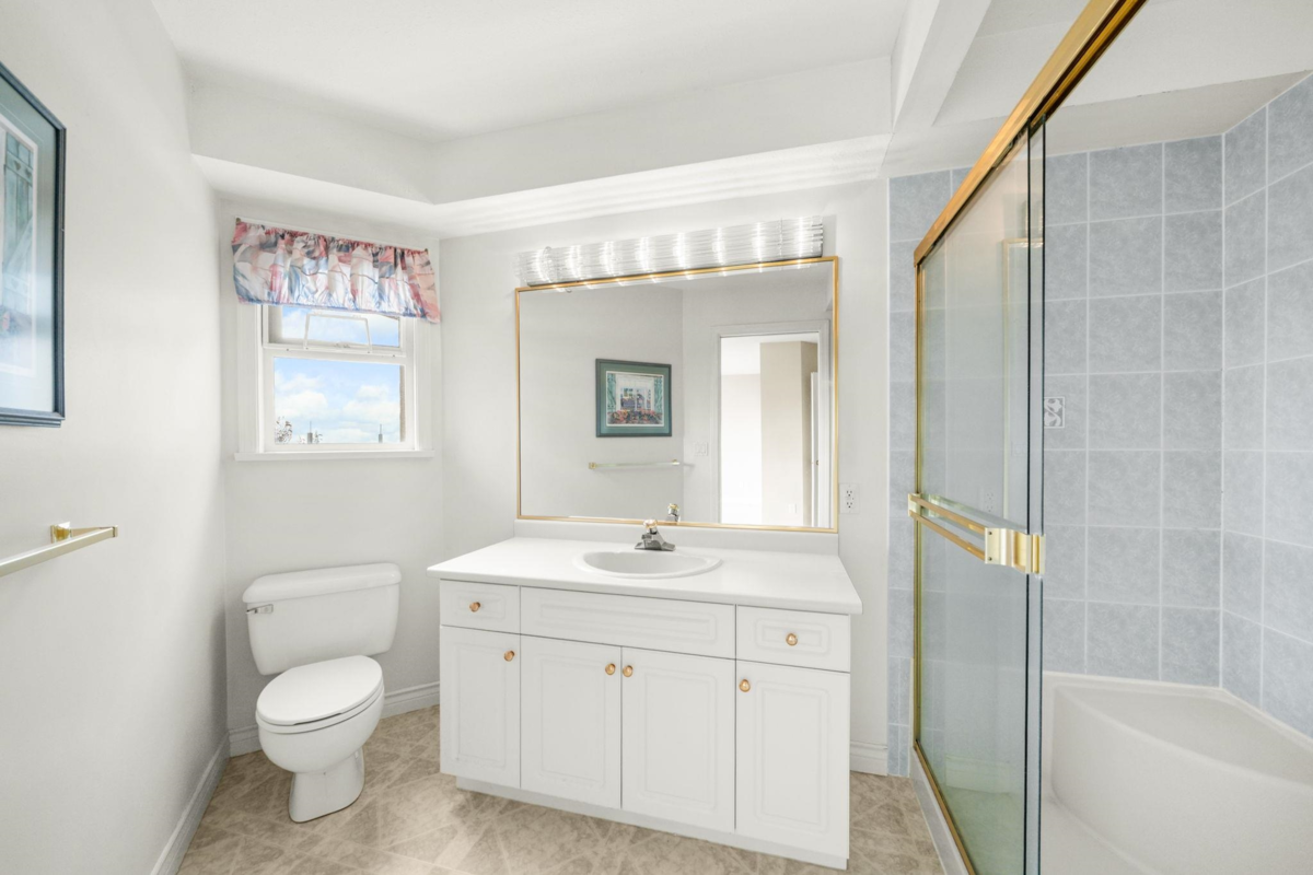Powder Room Photo of 14786 Upper Roper Avenue, White Rock, BC