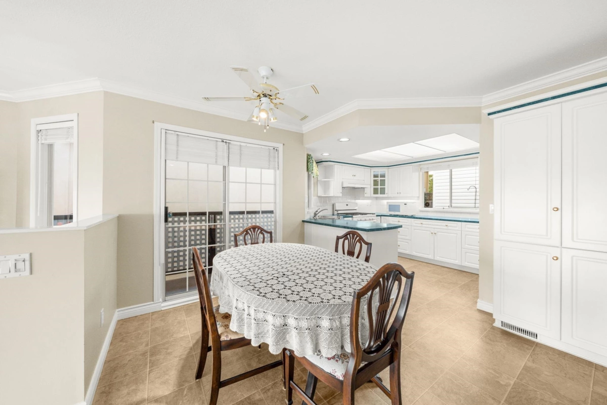 Walk-In Closet Photo of 14786 Upper Roper Avenue, White Rock, BC