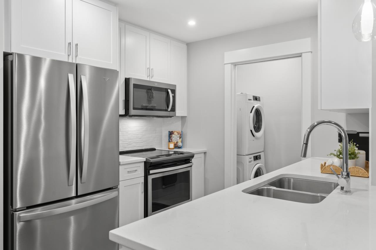 Primary Bathroom Photo of 4317 2180 Kelly Avenue, Port Coquitlam, BC