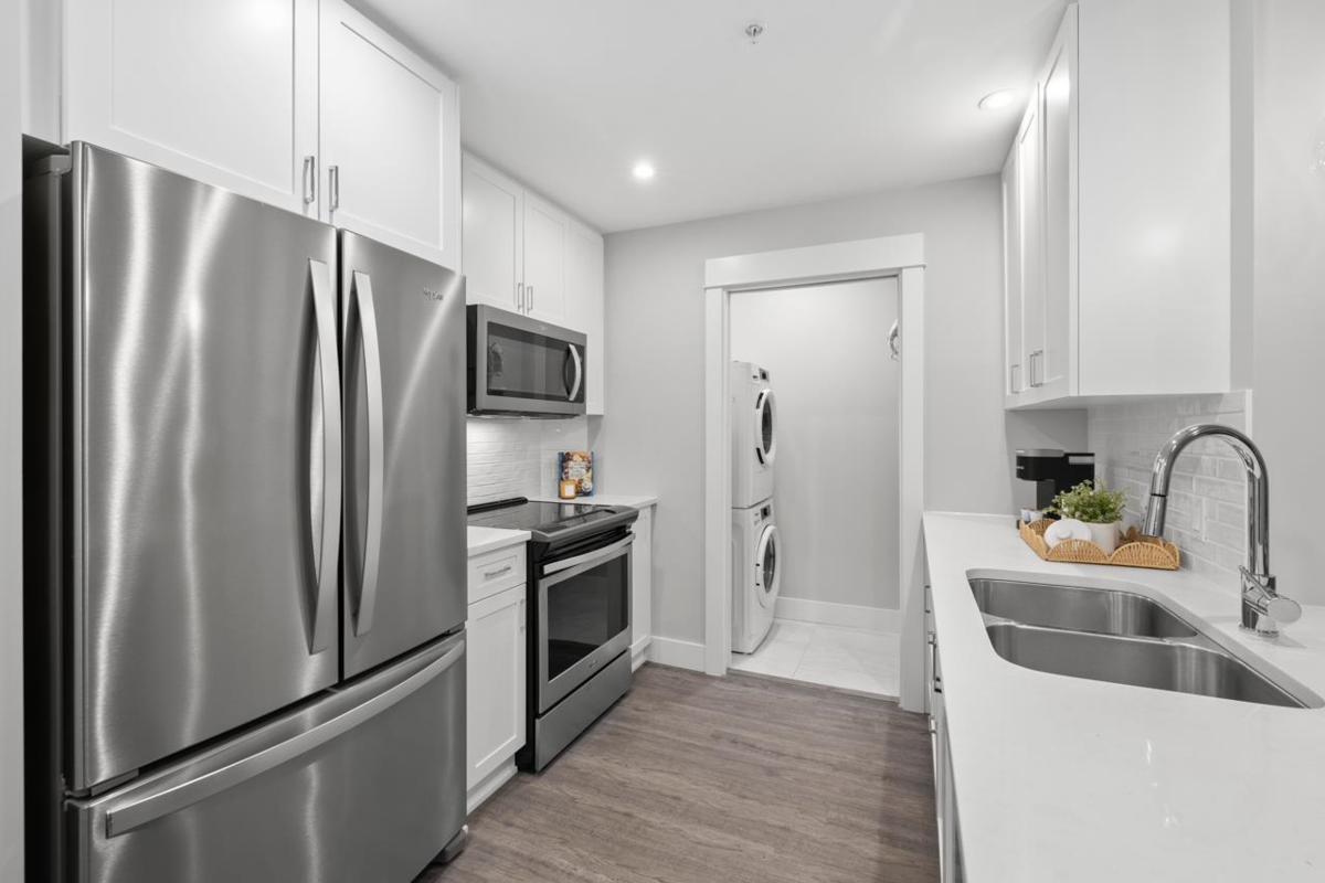 Walk-In Closet Photo of 4317 2180 Kelly Avenue, Port Coquitlam, BC