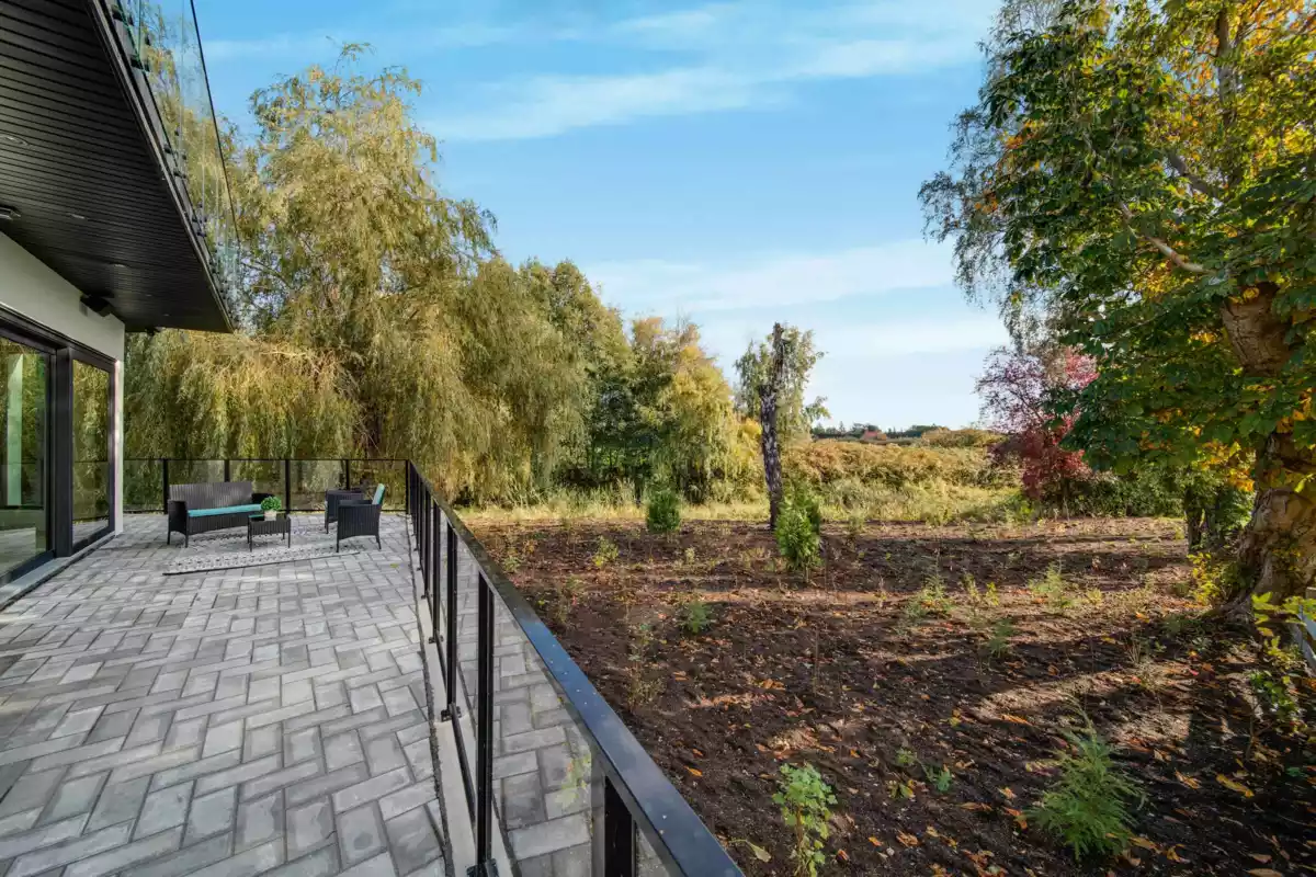 Swimming Pool Photo of 9500 Finn Road, Richmond, BC