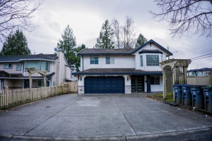 14208 67 Avenue, Surrey, BC, East Newton — 7 bed single family residence for sale