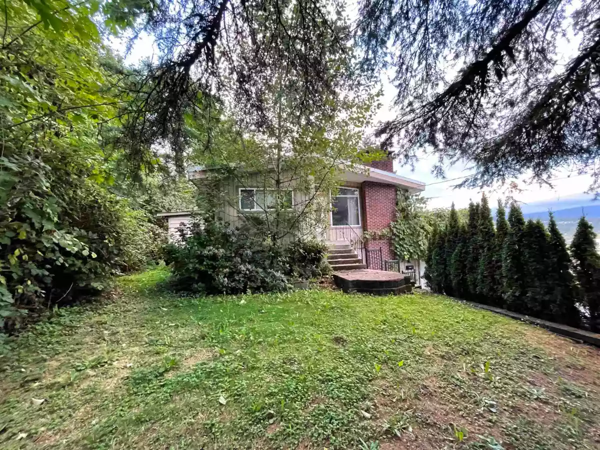Dining Area Photo of 1940 St Johns Street, Port Moody, BC