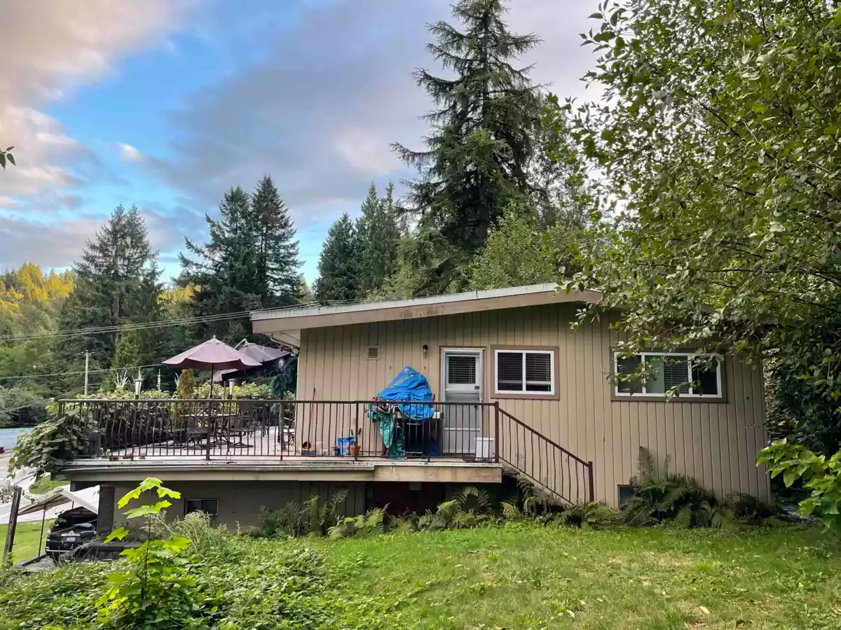 Family Room Photo of 1940 St Johns Street, Port Moody, BC