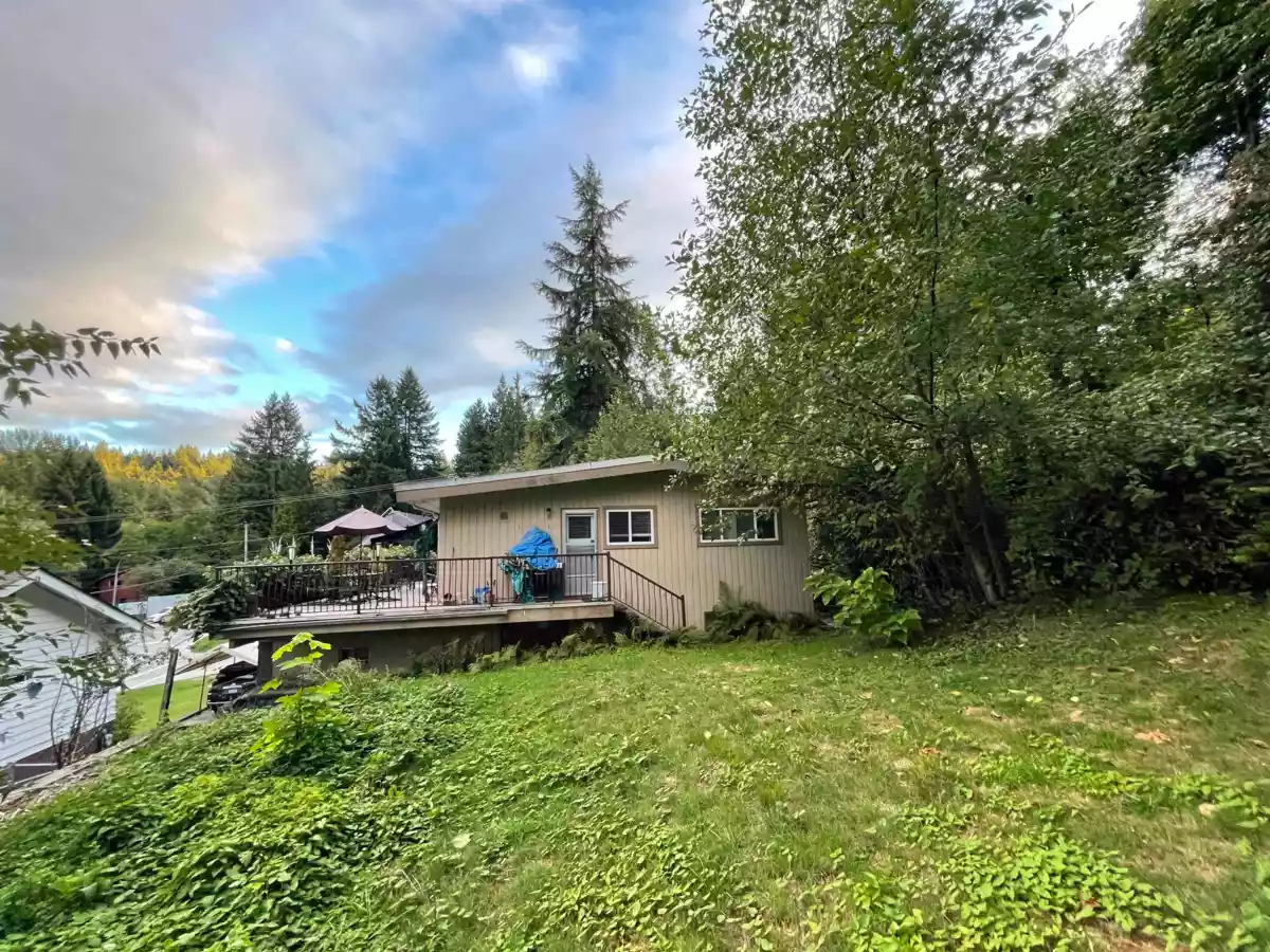 Kitchen Island Photo of 1940 St Johns Street, Port Moody, BC
