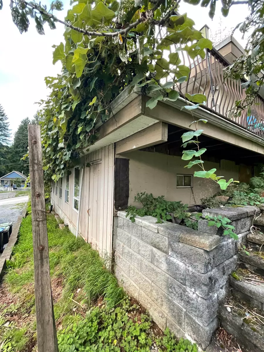 Powder Room Photo of 1940 St Johns Street, Port Moody, BC