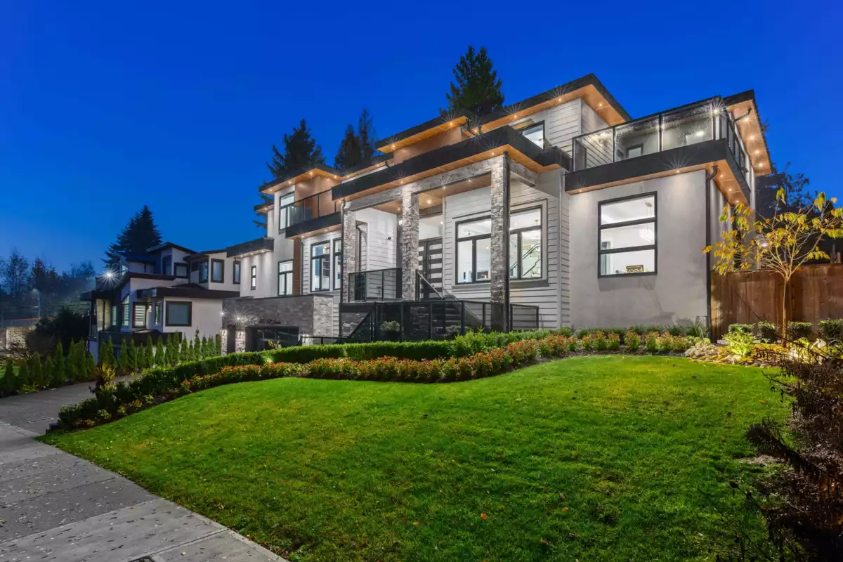 Living Room Photo of 17568 102 Avenue, Surrey, BC
