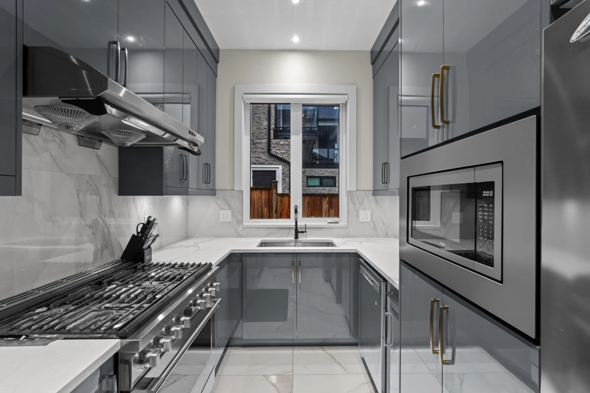 Walk-In Closet Photo of 17568 102 Avenue, Surrey, BC