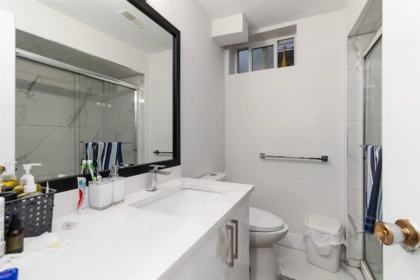 Primary Bathroom Photo of 2934 E Osprey Drive, Abbotsford, BC