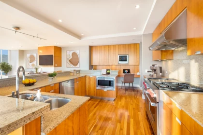 Kitchen Island Photo of 3102 1077 W Cordova Street, Vancouver, BC